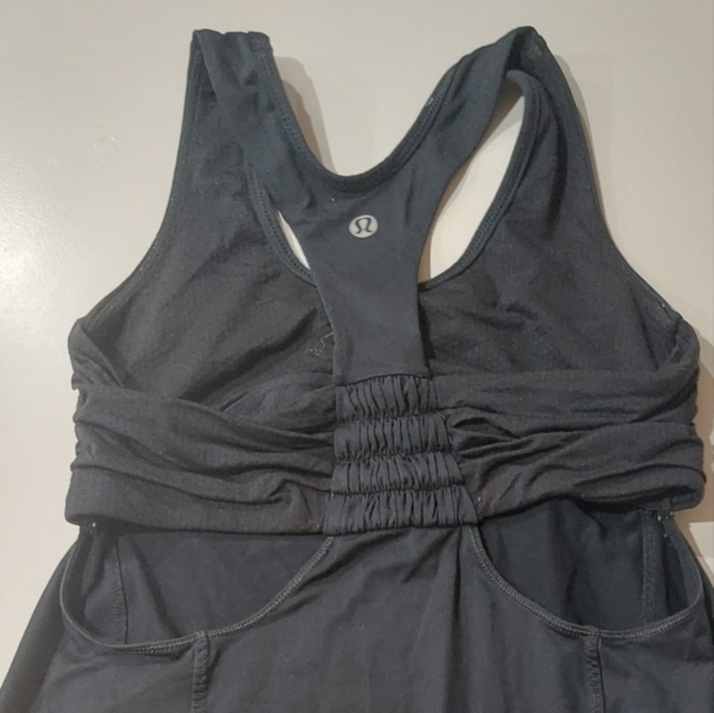 Lululemon athletic top. Size 4 Black perfect condition Built in Bra - Picture 3 of 5